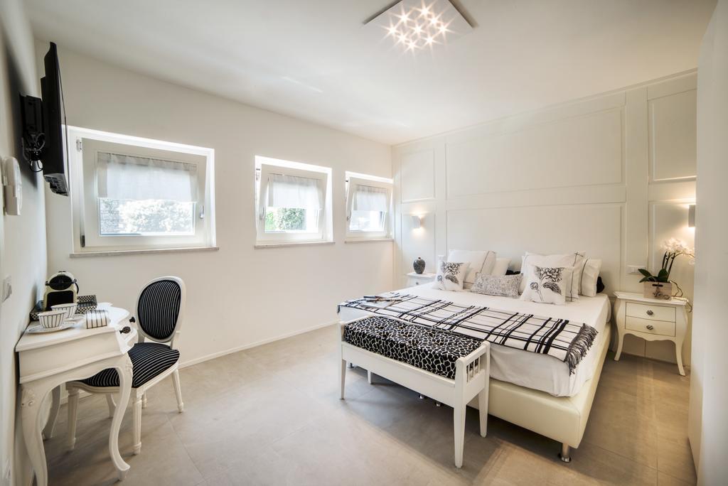 Riviera Carducci Rooms بسكييرا ديل غاردا المظهر الخارجي الصورة