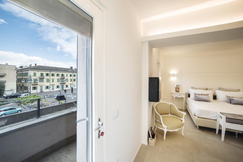 Riviera Carducci Rooms بسكييرا ديل غاردا المظهر الخارجي الصورة