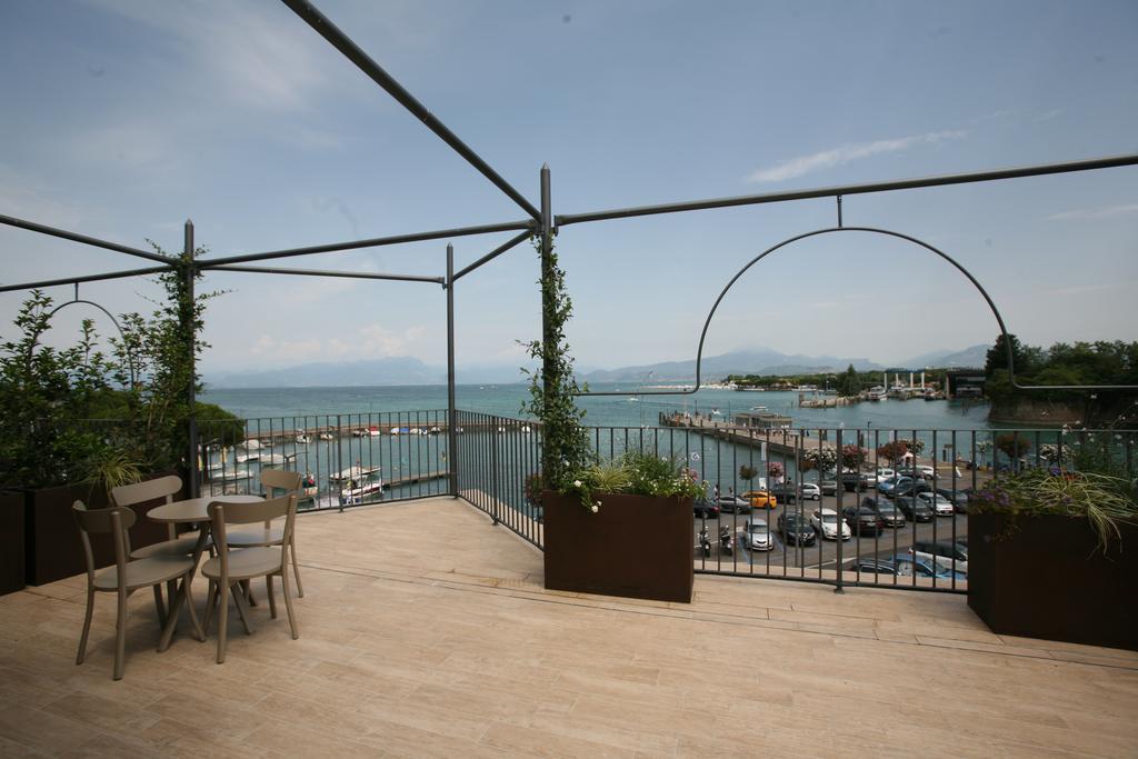 Riviera Carducci Rooms بسكييرا ديل غاردا المظهر الخارجي الصورة