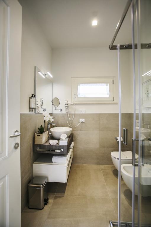 Riviera Carducci Rooms بسكييرا ديل غاردا المظهر الخارجي الصورة