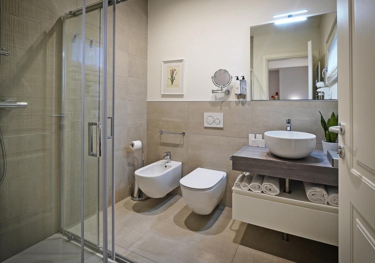 Riviera Carducci Rooms بسكييرا ديل غاردا المظهر الخارجي الصورة