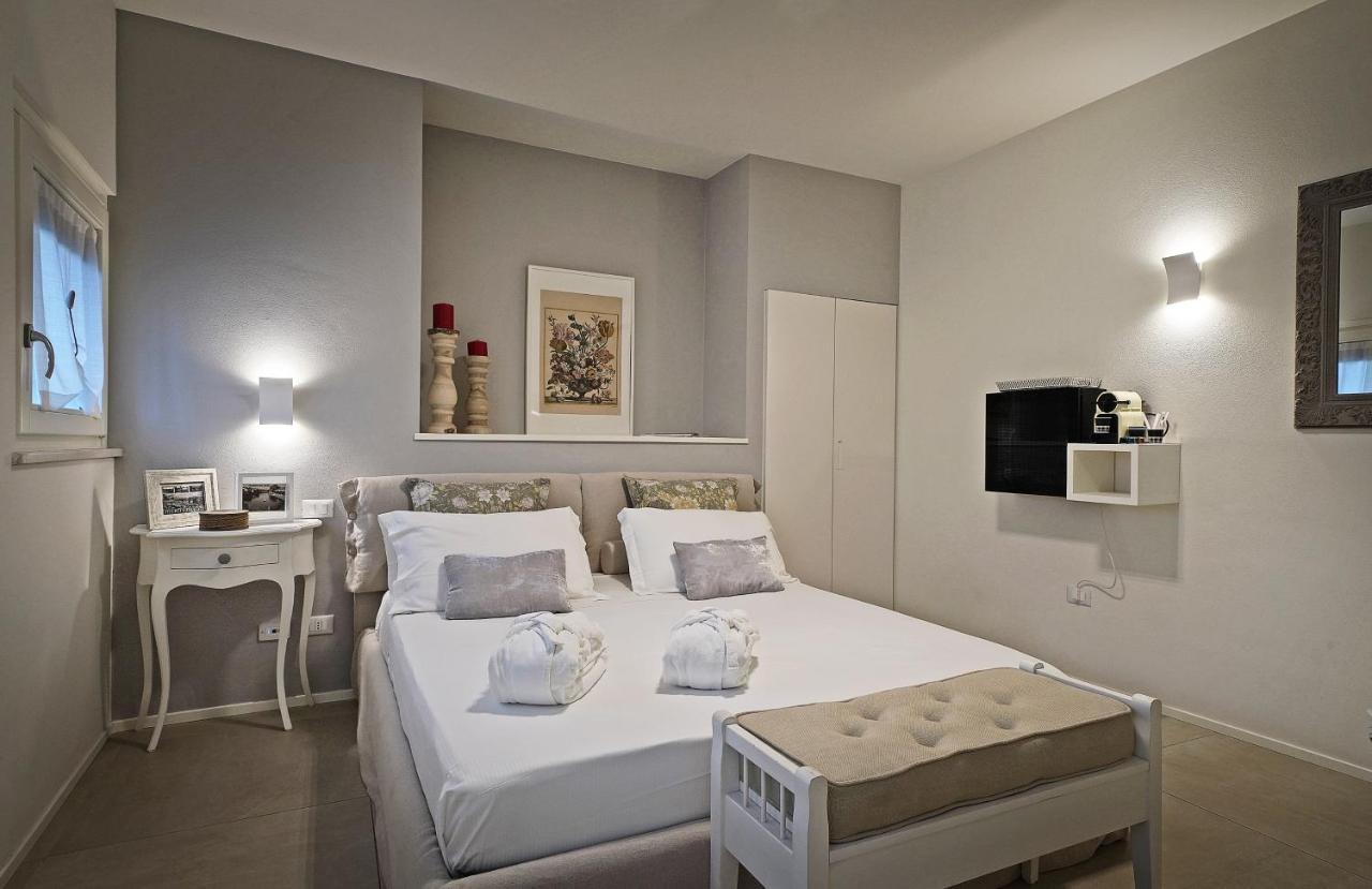 Riviera Carducci Rooms بسكييرا ديل غاردا المظهر الخارجي الصورة